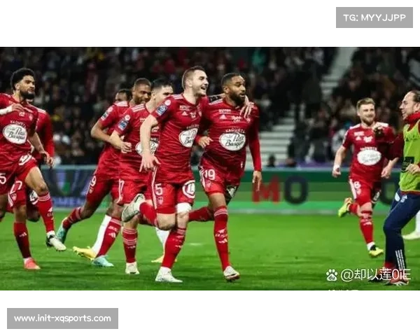 主场氛围热烈非凡 布雷斯特球迷组织荣膺年度最佳支持者奖 主场氛围热烈非凡 布雷斯特球迷组织荣膺年度最佳支持者奖